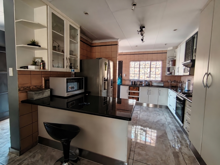 3 Bedroom Property for Sale in Safari Gardens North West